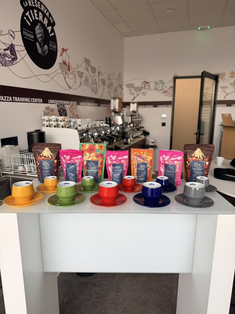 Lavazza Maniko šoljice za espresso i cappuccino u svih pet boja Lavazza Maniko šoljice za espresso i cappuccino u svih pet boja